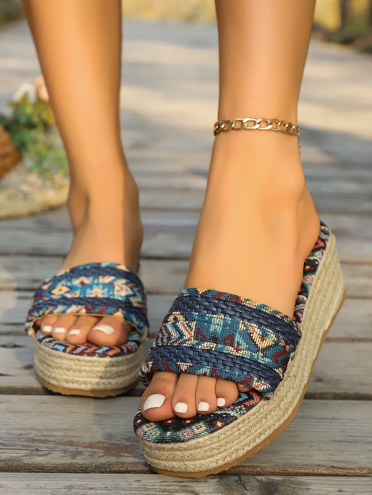 Noa – Sandalias con tejido étnico y suela trenzada