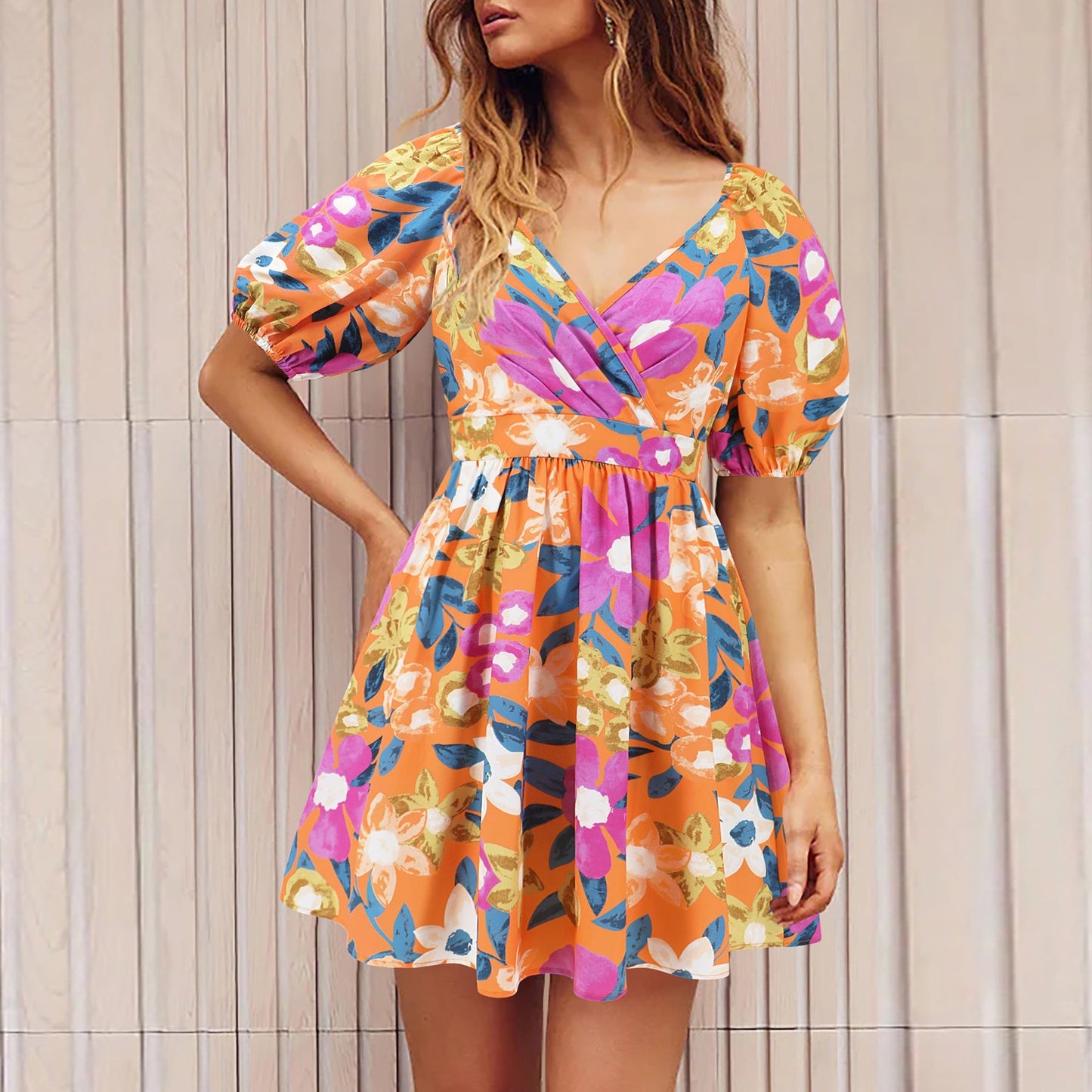 Lía – Vestido midi floral con escote en V