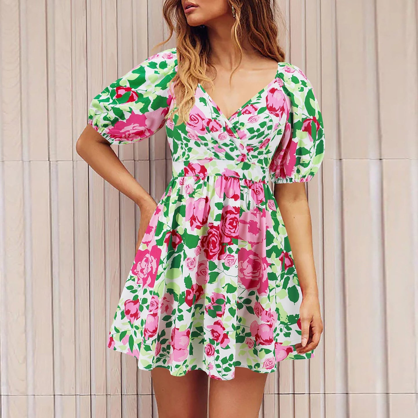 Lía – Vestido midi floral con escote en V